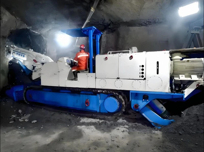 Underground mining locomotive powered by an explosion-proof LiFePO4 battery pack Underground mining locomotive powered by an explosion-proof LiFePO4 battery pack